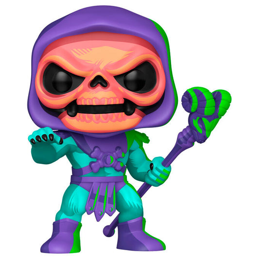 Figura Funko POP! de Skeletor con capucha morada y bastón