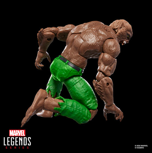 Figura articulada Werewolf By Night Marvel Legends con pelaje marrón y pantalón verde - 3