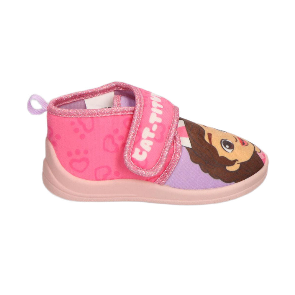 Pantuflas rosas de La Casa de Muñecas de Gabby con ilustraciones de Gabby y un personaje felino - 2