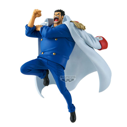Figura de Monkey D. Garp de One Piece con uniforme azul y capa blanca