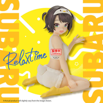 Figura Oozora Subaru de Hololive sentada con atuendo claro y calzado amarillo - 2