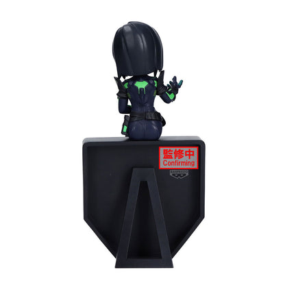 Figura de Viper de Valorant Banpresto sobre base expositora - 4