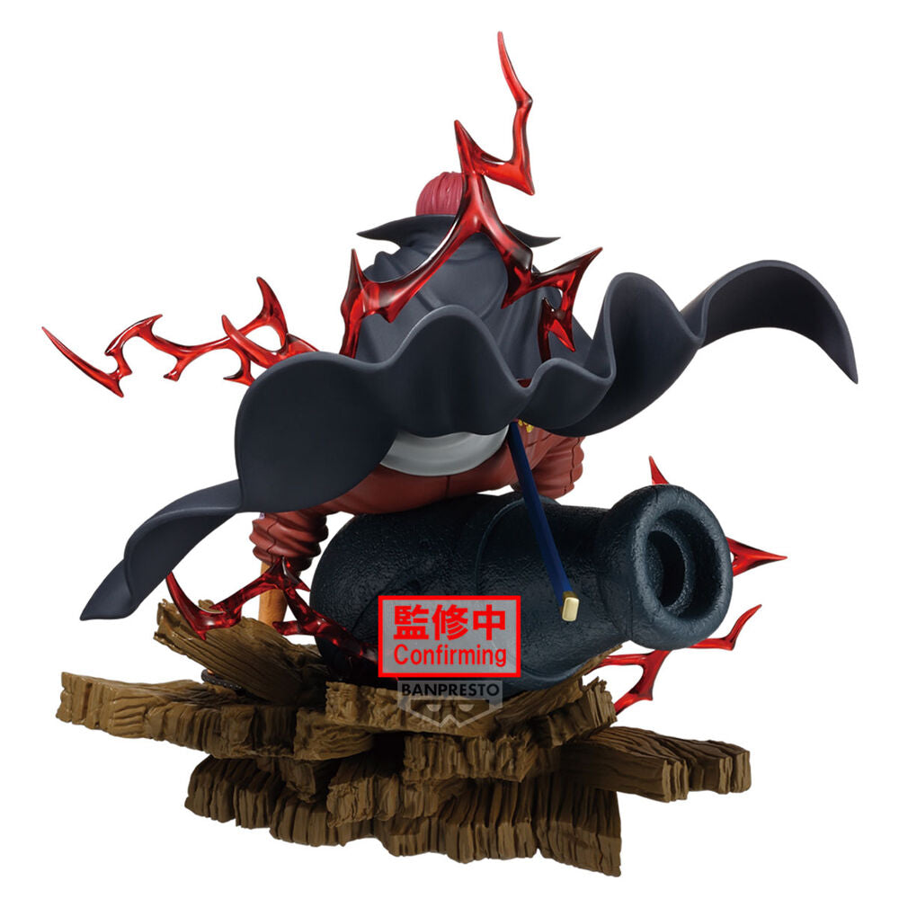 Figura de Shanks de One Piece sobre una base de madera con efectos rojos - 4