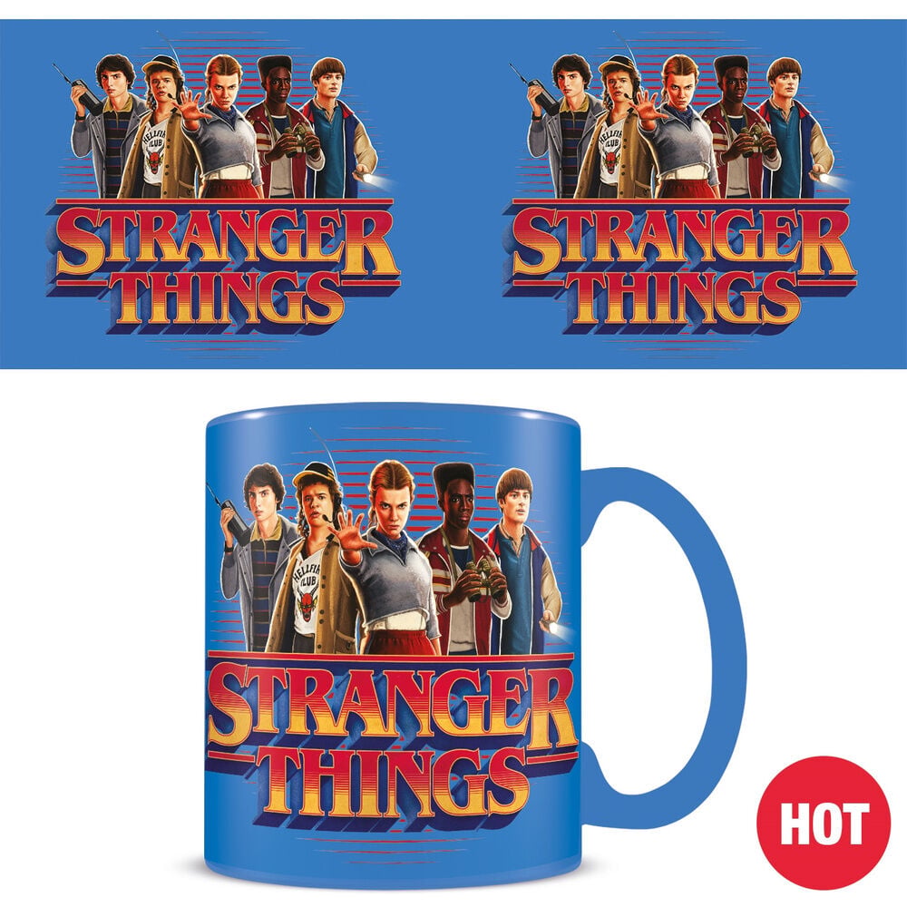 Taza azul termocolora Stranger Things 5 con personajes y logotipo