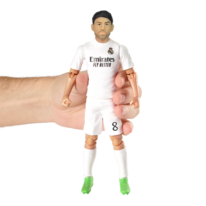 Figura de acción de Federico Valverde con equipación del Real Madrid y balón - 5