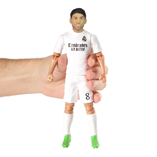 Figura de acción de Federico Valverde con equipación del Real Madrid y balón - 5
