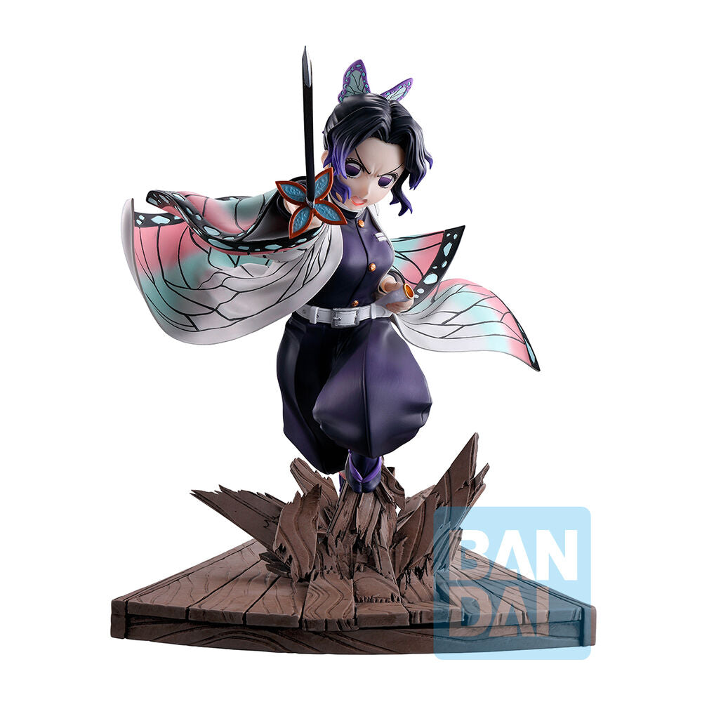 Figura Ichibansho de Shinobu Kocho con espada y haori de mariposa