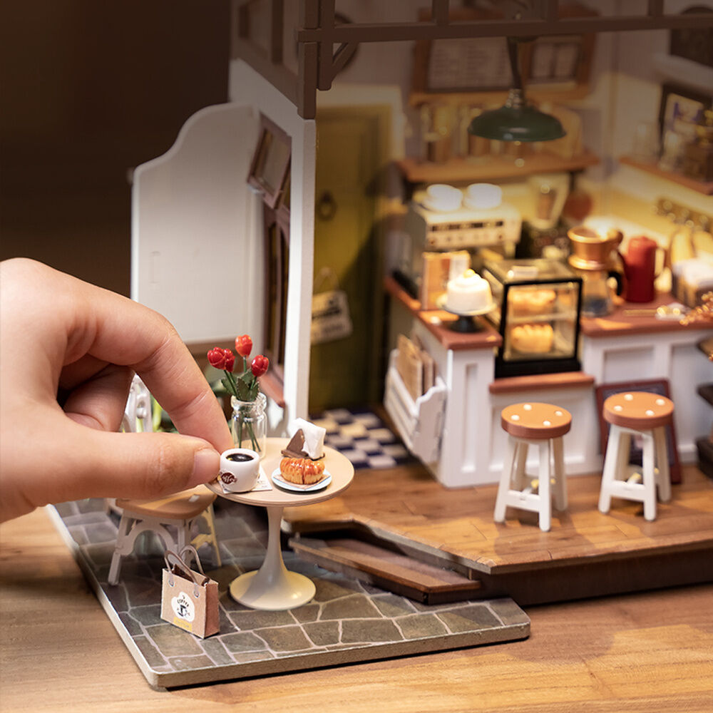 Maqueta DIY ROBOTIME de cafetería en miniatura - 9