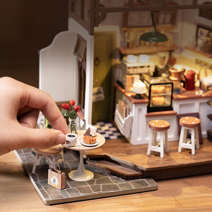 Maqueta DIY ROBOTIME de cafetería en miniatura - 9