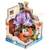 Maqueta Sea Holiday Restaurant de ROBOTIME Rolife con terraza costera y jacaranda en flor