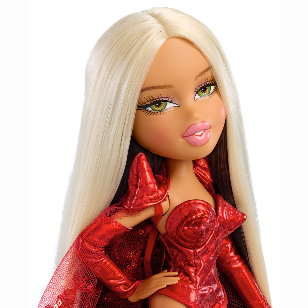 Muñeca Lola Índigo Bratz de MGA con estilismo rojo y capa decorada - 11