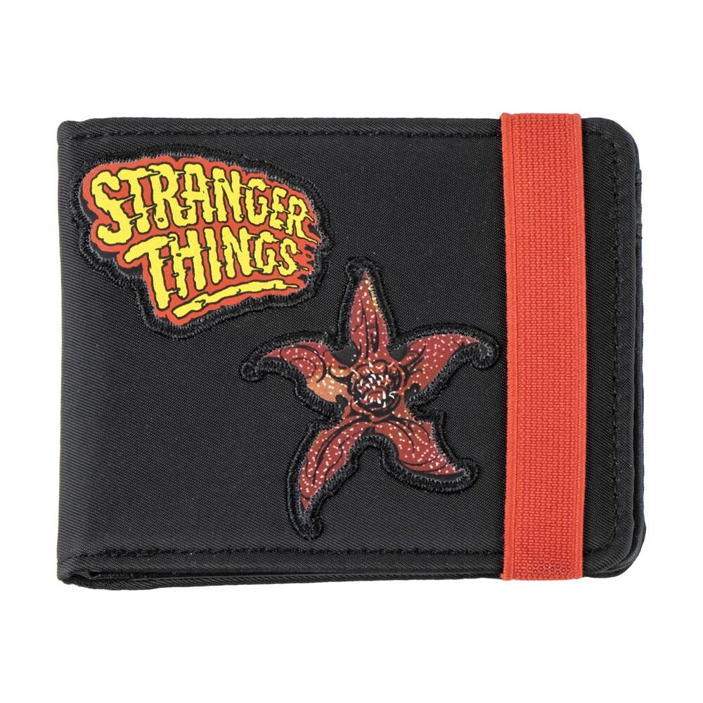 Cartera negra Stranger Things de CERDÁ con banda roja
