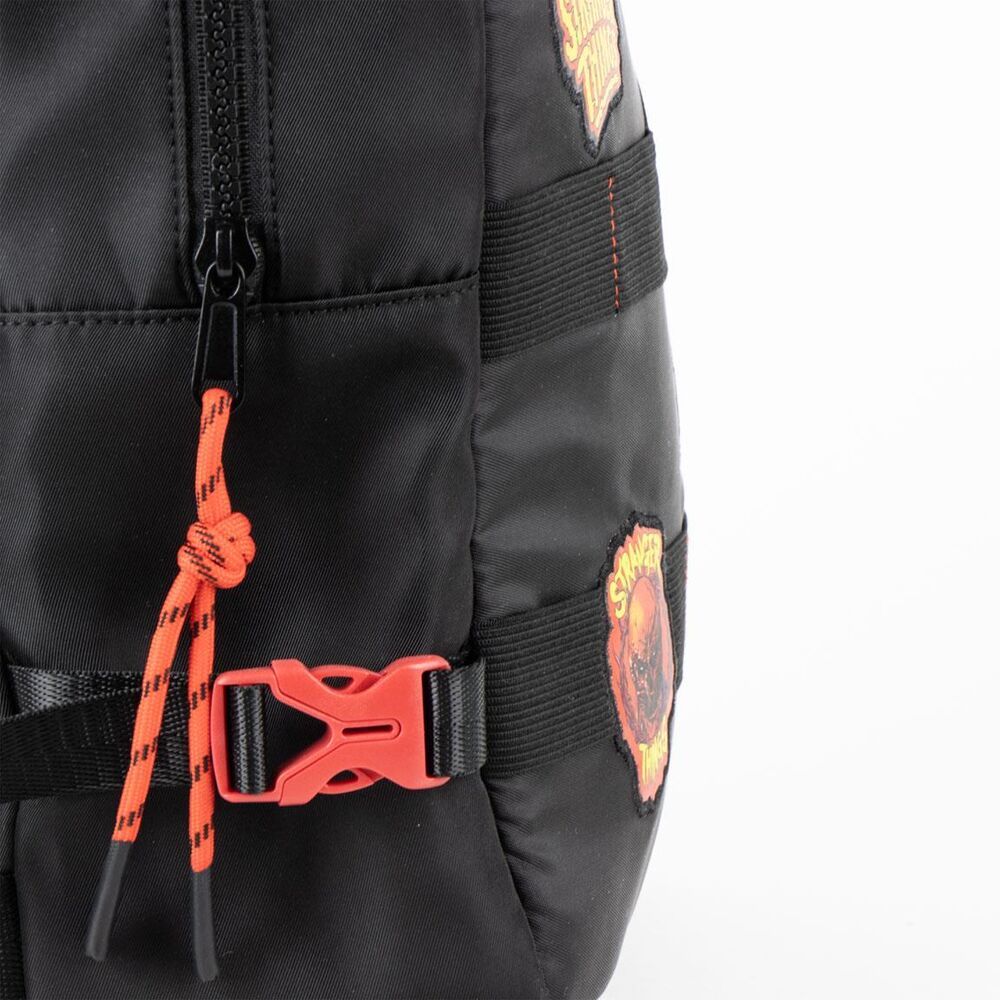 Mochila negra Stranger Things de Cerdá con detalles rojos - 6