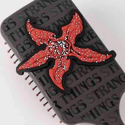 Cepillo para el pelo CERDÁ de Stranger Things en negro y rojo - 6