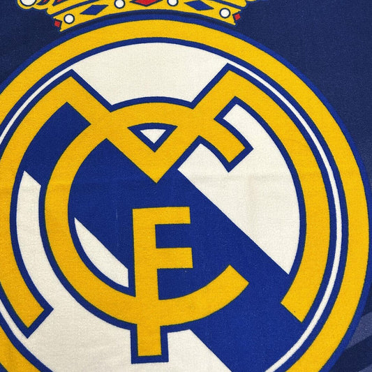 Toalla azul de microfibra del Real Madrid con escudo - 3