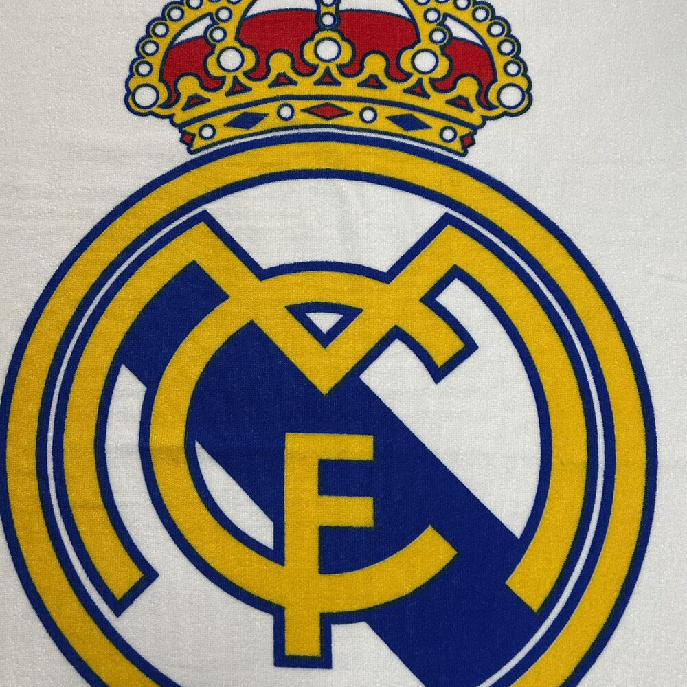 Toalla de microfibra del Real Madrid blanca y azul con escudo - 3