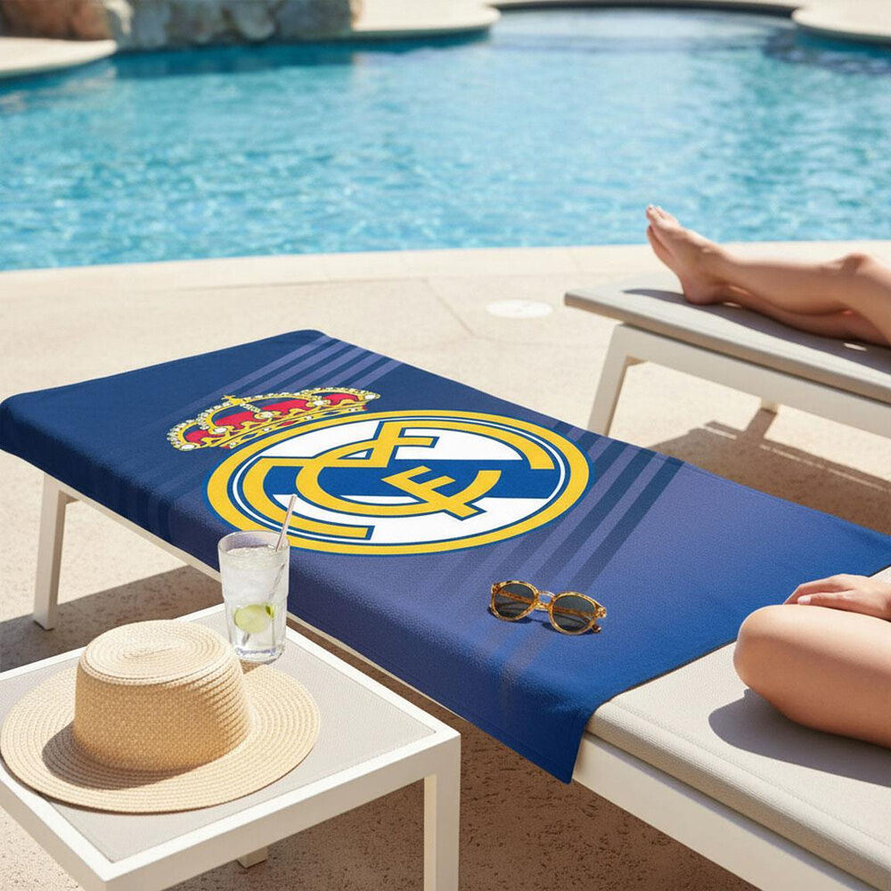 Toalla azul de microfibra del Real Madrid con escudo - 5
