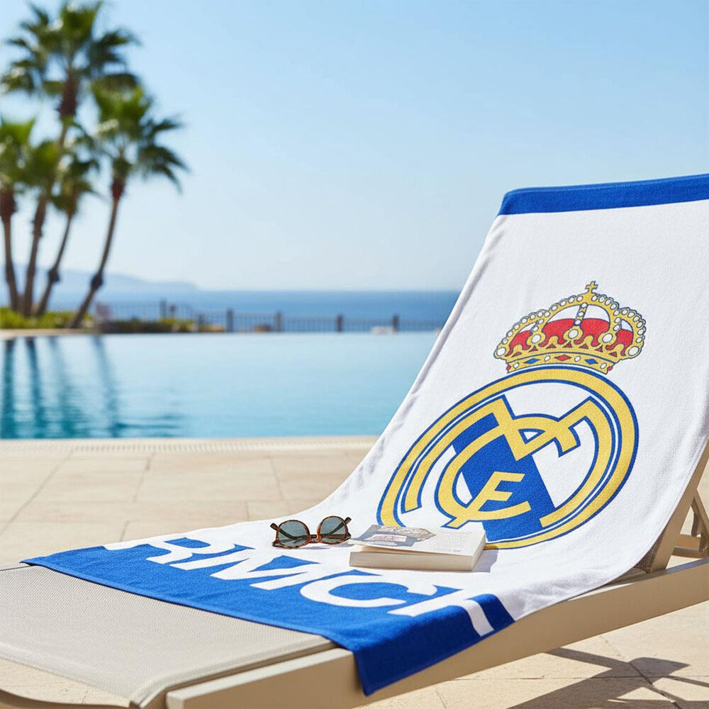 Toalla de microfibra del Real Madrid blanca y azul con escudo - 5