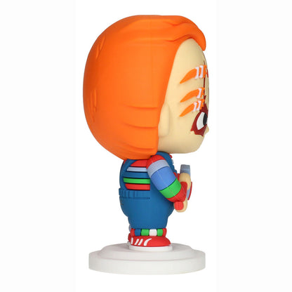 Figura Pokis de Chucky de goma con hacha y base blanca - 3