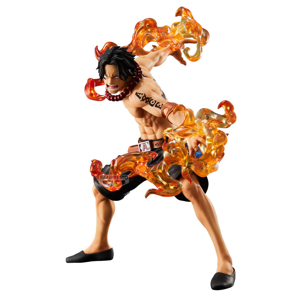 Figura de Portgas D. Ace de One Piece con efectos de fuego naranjas