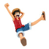 Figura de Monkey D. Luffy de One Piece con sombrero de paja en pose de acción