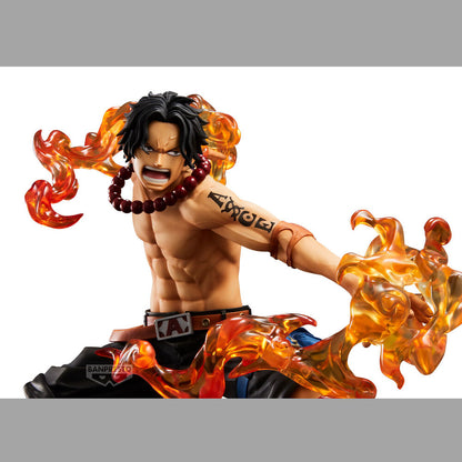 Figura de Portgas D. Ace de One Piece con efectos de fuego naranjas - 4