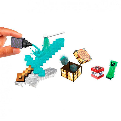 Cápsula sorpresa MGA Miniverse Make It Mini Minecraft con mini escena pixelada - 3