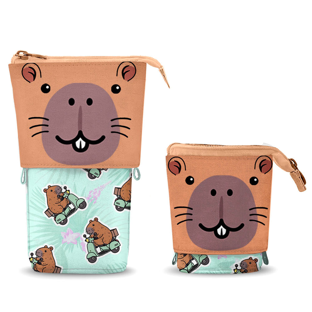 Portatodo vertical de capibara Oh My Pop! con estampado de capibaras en patinete