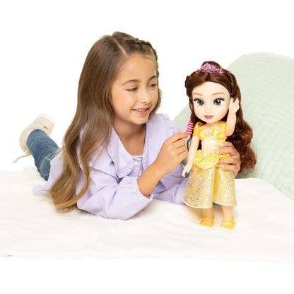 Muñeca Bella de Disney con vestido amarillo, tiara y espejo rosa - 4