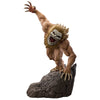 Figura Ichibansho Jaw Titan de Attack on Titan sobre base rocosa