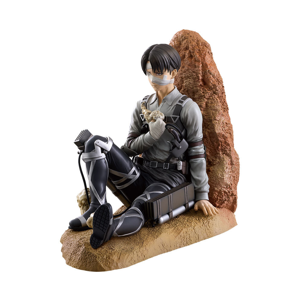 Figura Ichibansho de Levi de Attack on Titan sentado sobre una base rocosa - 2