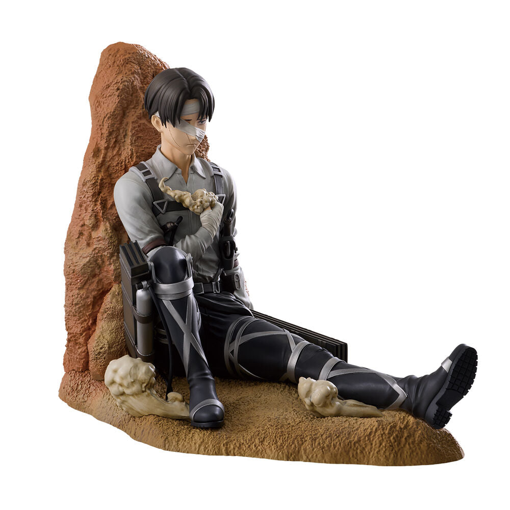 Figura Ichibansho de Levi de Attack on Titan sentado sobre una base rocosa - 3
