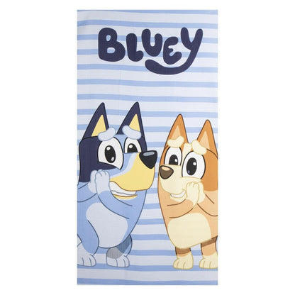 Toalla Bluey de microfibra con Bluey y Bingo sobre rayas azules