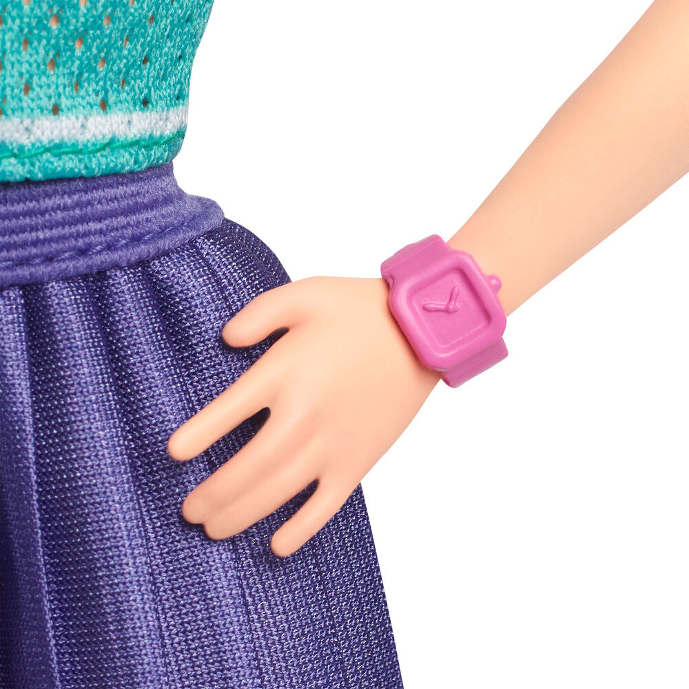 Muñeca Animadora Barbie con pelo rojo, top deportivo y falda morada - 4