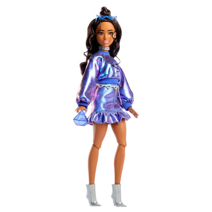 Muñeca Barbie Deluxe Style con conjunto metalizado azul y accesorios - 4
