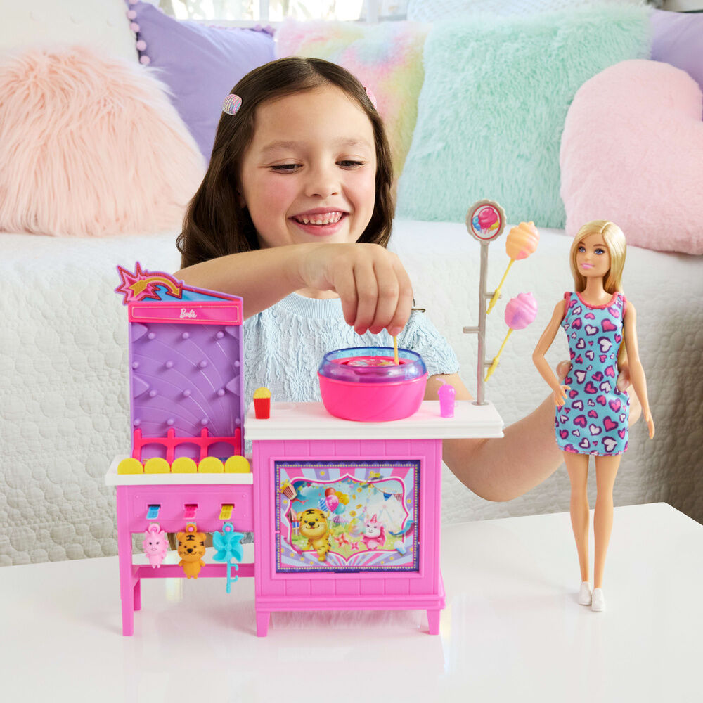 Muñeca Barbie Malibu con puesto de juegos y algodón de azúcar - 6