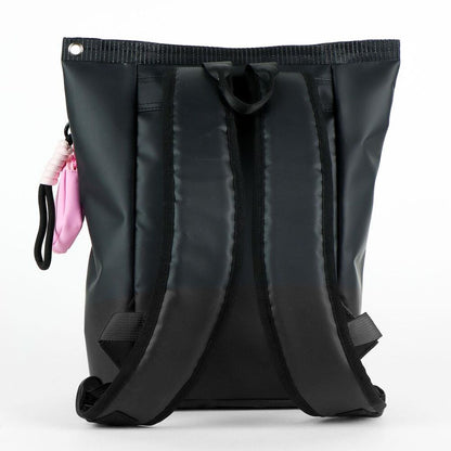 Mochila negra de Kuromi con bolsillo frontal y detalle rosa - 4