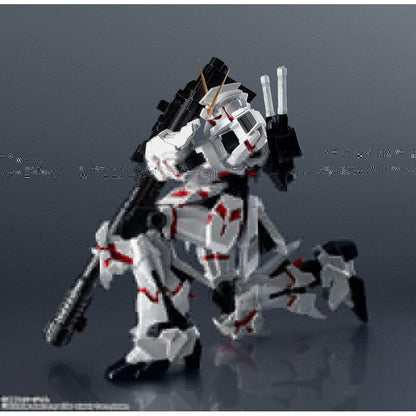 Figura RX-0 Unicorn Gundam blanca con detalles rojos y efecto de energía rosa - 5