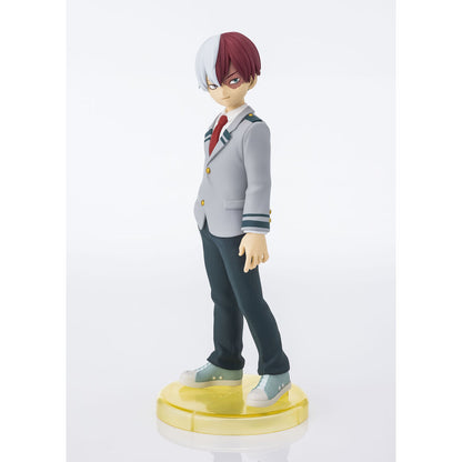 Figura Adokenette de Shoto Todoroki con uniforme escolar y base amarilla