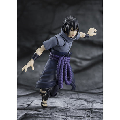 Figura S.H.Figuarts de Sasuke Uchiha con atuendo oscuro y cordón morado - 3
