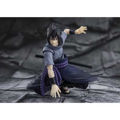 Figura S.H.Figuarts de Sasuke Uchiha con atuendo oscuro y cordón morado - 7