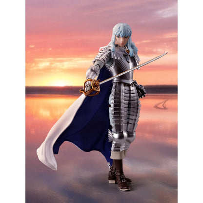 Figura S.H.Figuarts de Griffith de Berserk con armadura, capa y espada