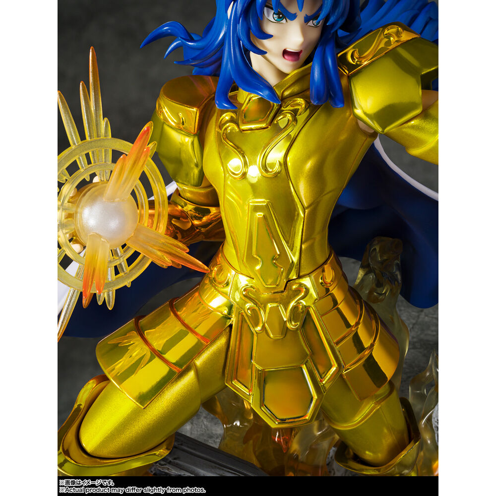 Figura Figuarts Zero de Saga de Géminis con armadura dorada y efectos de llamas - 2
