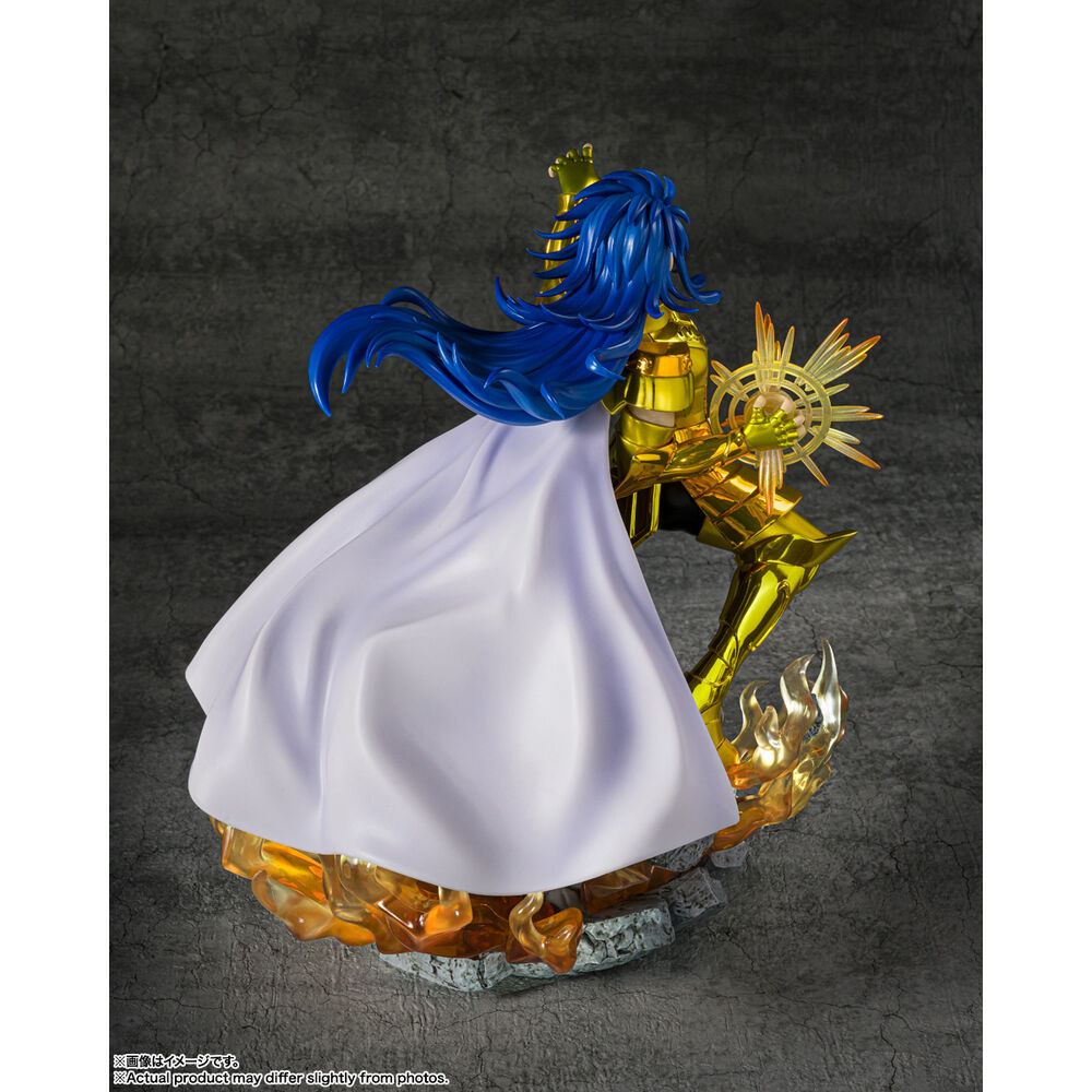 Figura Figuarts Zero de Saga de Géminis con armadura dorada y efectos de llamas - 3
