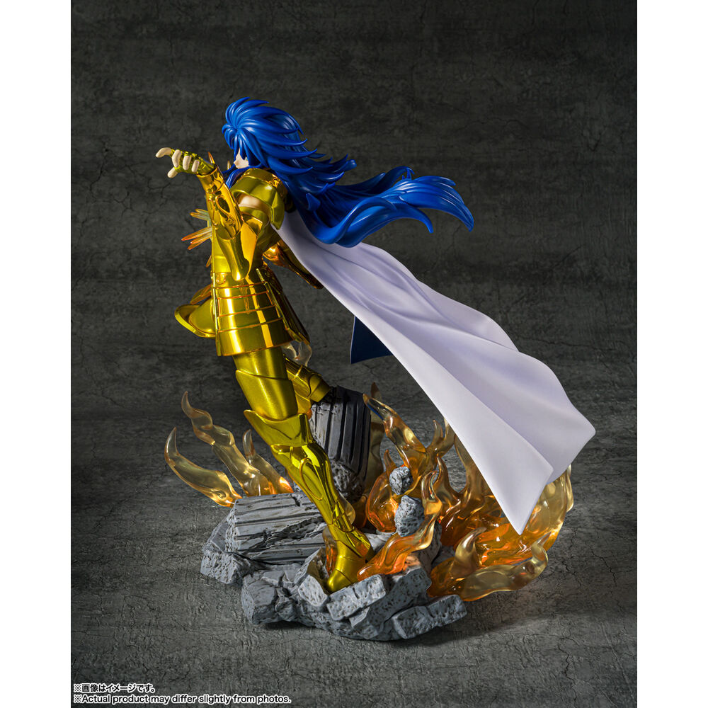 Figura Figuarts Zero de Saga de Géminis con armadura dorada y efectos de llamas - 6
