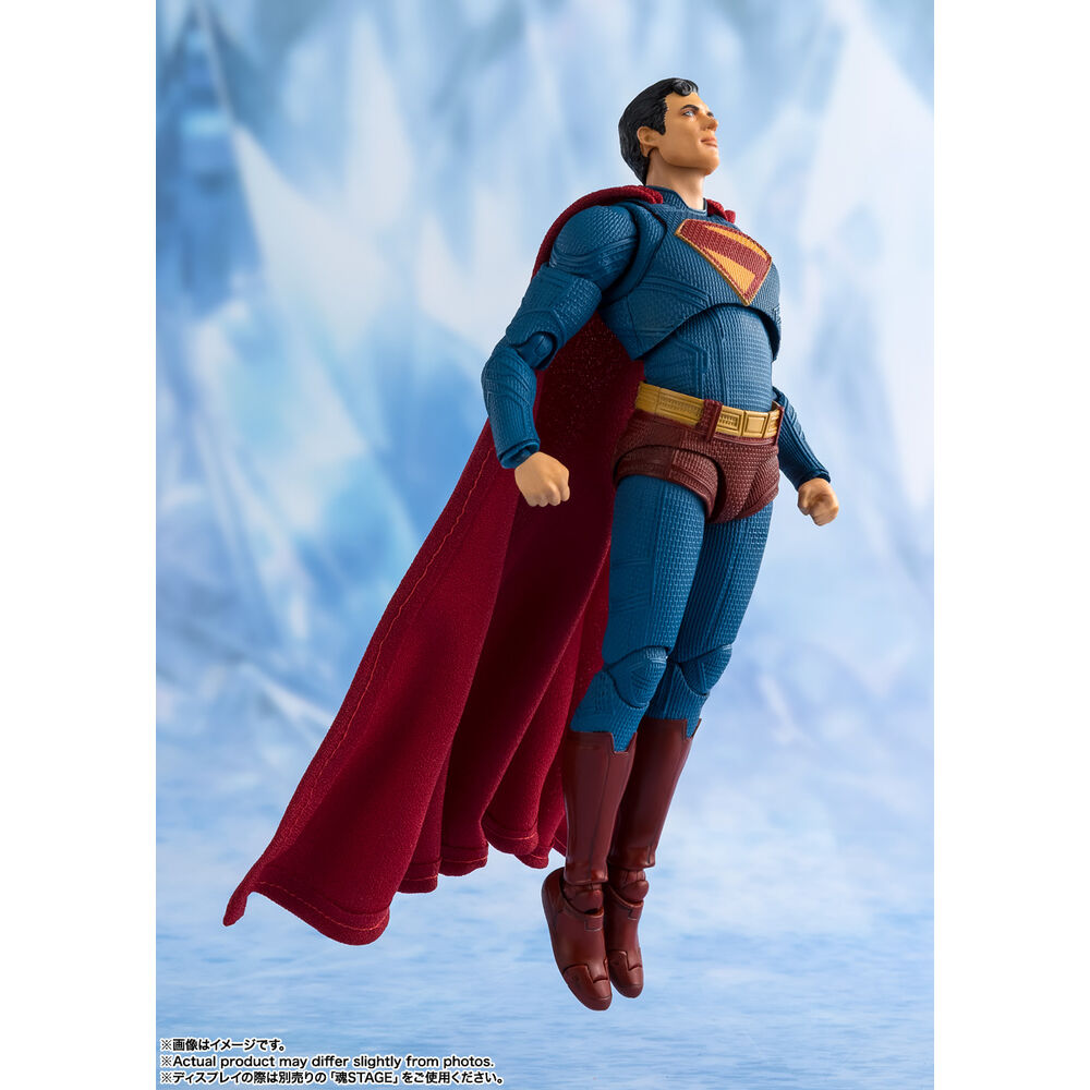 Figura articulada S.H.Figuarts de Superman con traje azul y capa roja - 4