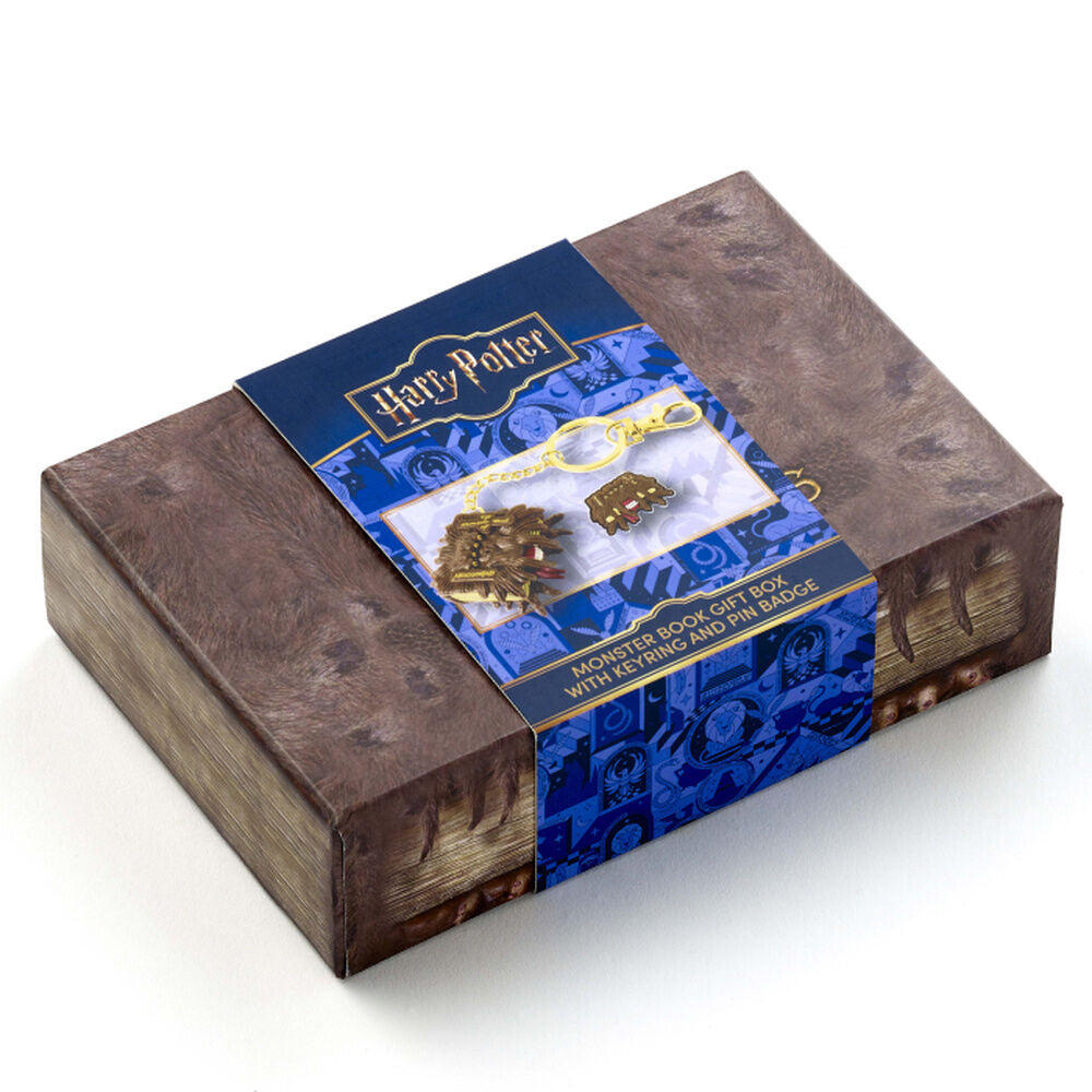 Set Harry Potter Monster Book con llavero y pin en caja ilustrada - 3