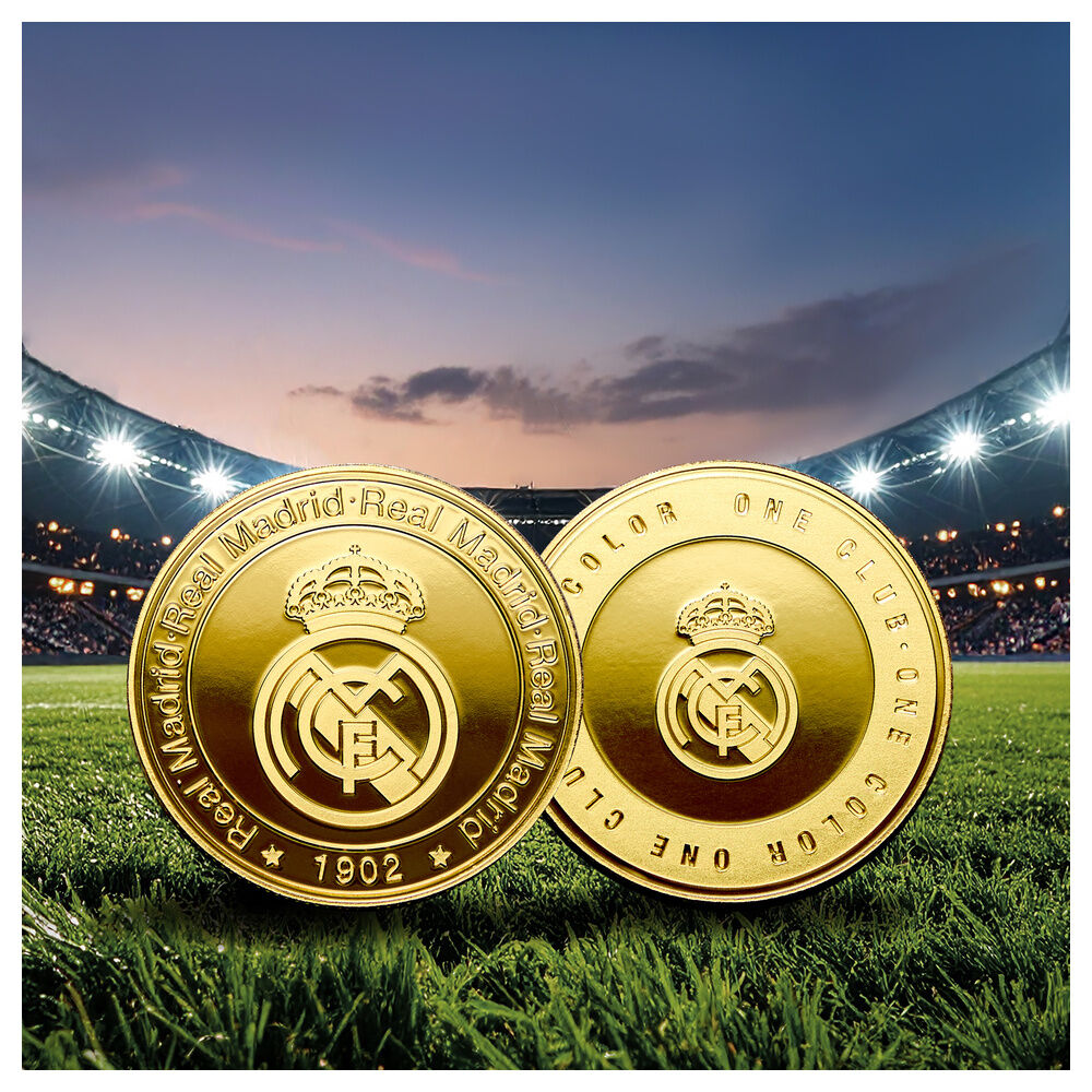 Moneda dorada One Color One Club del Real Madrid en cápsula acrílica - 5