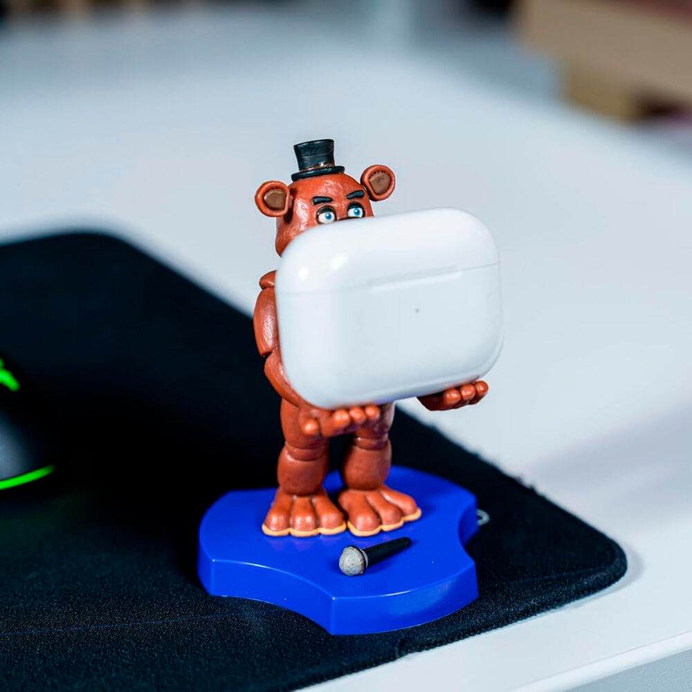 Mini Cable Guy de Freddy de Five Nights at Freddy’s con base morada - 3