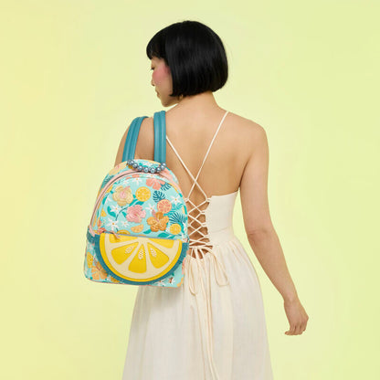 Mochila Lemon Loungefly turquesa con flores, cítricos y detalle frontal de limón - 4